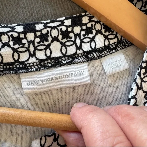 New York & Company Black white Cotton Sleeveless Romper. Size Medium. - Picture 3 of 12